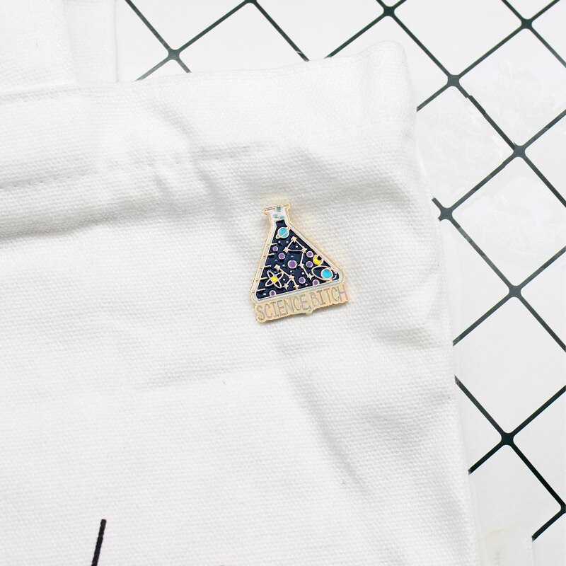 Galaxy Science Experiment Cup Broche Planeet Ruimte Moon Star Creatief Emaille Pin Denim Shirt Badge Wetenschap Liefhebber Geluk