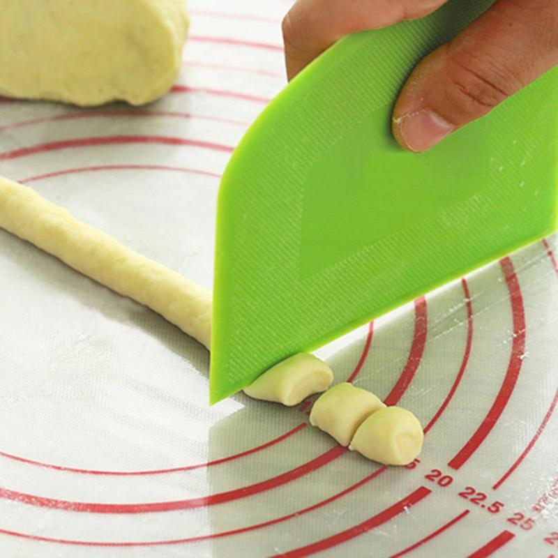 Dough Bowl Scraper Kitchen Gadget Curved Edge Flat Edge Flexible Scraper for Scraping Baking Bread Dough Cake