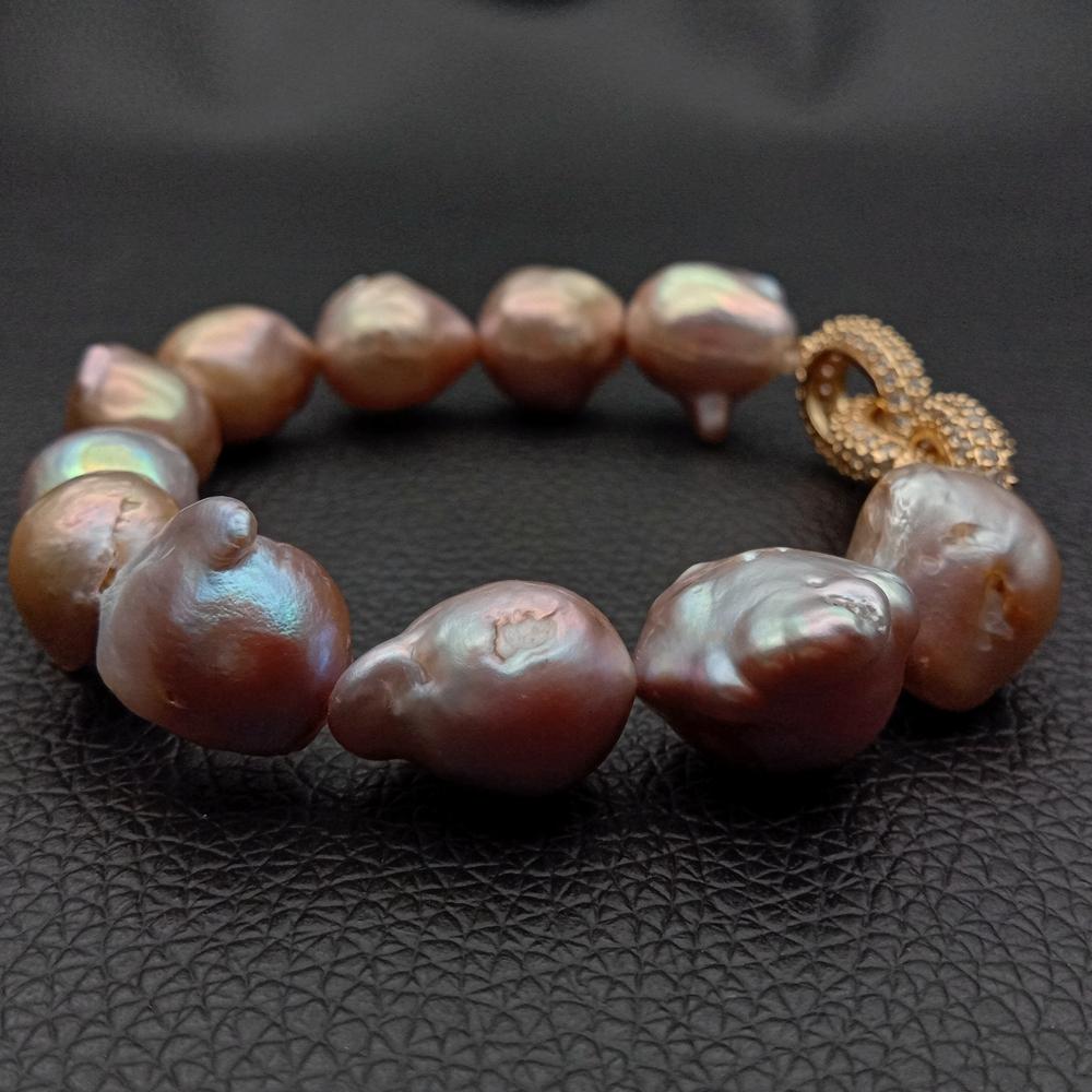 Bracelet extensible de perle d'edison Keshi Baroque pourpre de culture naturelle connecteur de pavé plaqué par couleur d'or de Cz de luxe pour des femmes