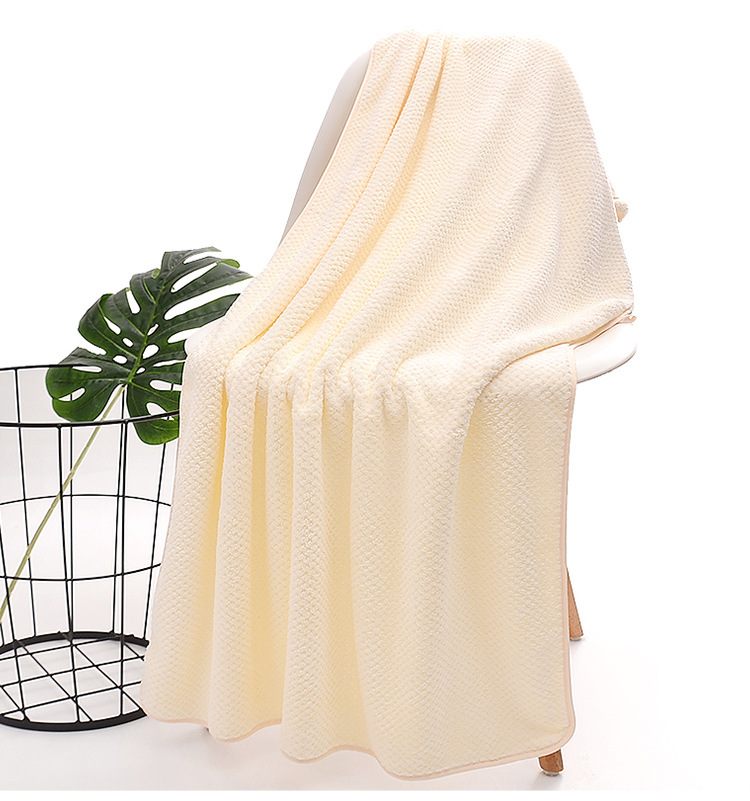 Bathing towel can be worn by women and can be wrapped around household items. Men are more than 100% cotton, absorbent and quick