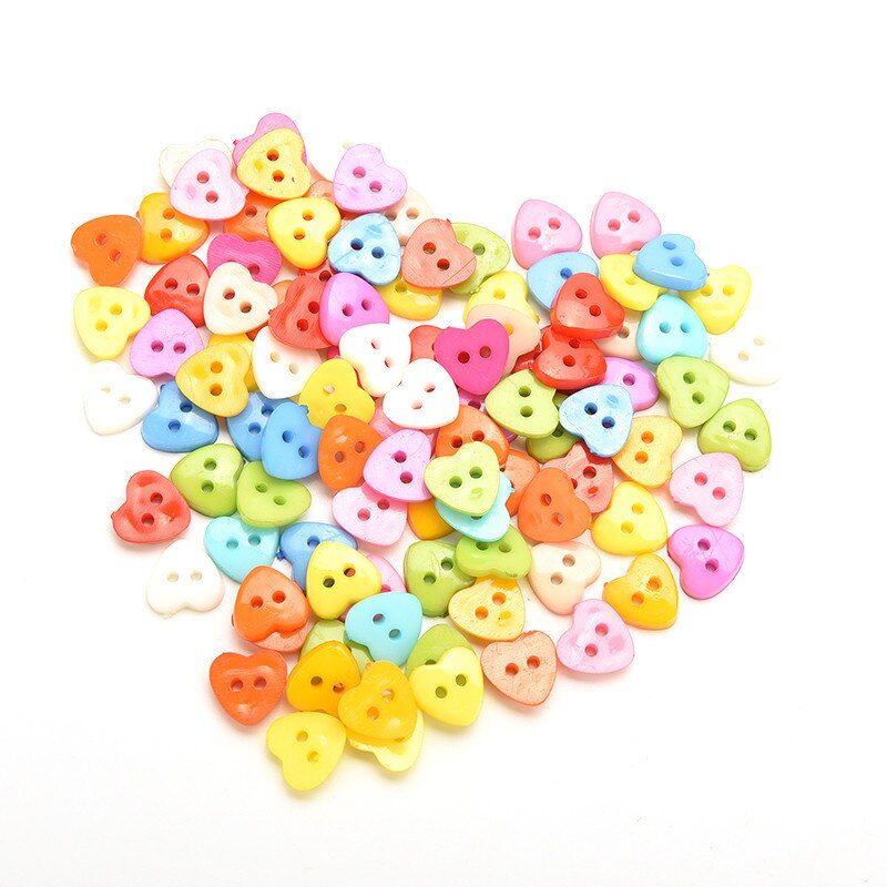 100PCS Mix Forma Ci Sono Un Sacco di Colori FAI DA TE Scrapbooking Cartoon Bottoni Plastica Bottoni Per Bambini Indumento di Cucito Nozioni Giocattoli: Heart