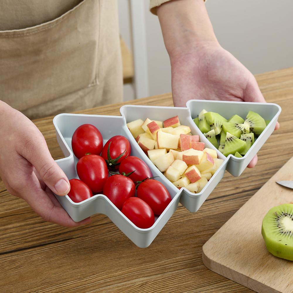 Kerstboom doos snoep snacks noten zaden gedroogd fruit plastic borden schalen kom ontbijt dienblad thuis keuken snoepdoos