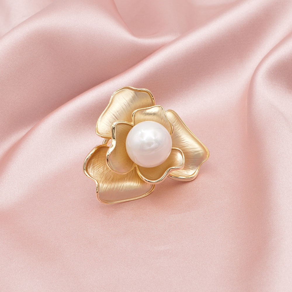 CINDY XIANG Matte Gold Color Pearl Flower Brooches For Women Eegant Luxury Brooch Pin 2 Colors Available High Qualiry