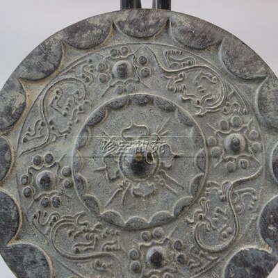 Fine antique bronze mirror with pattern of Han Dynasty