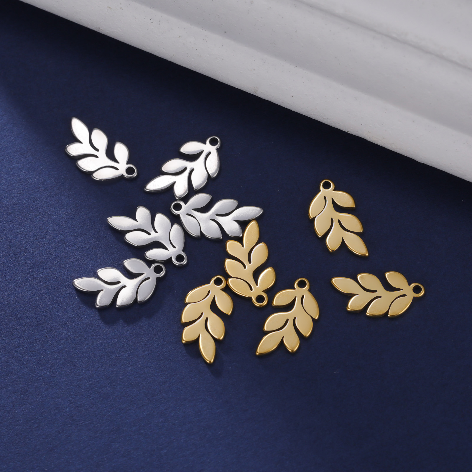 Skyrim 5pcs/lot Leaves Charms for Jewelry Making Stainless Steel Gold Color DIY Pendant for Earring Necklace Bracelet