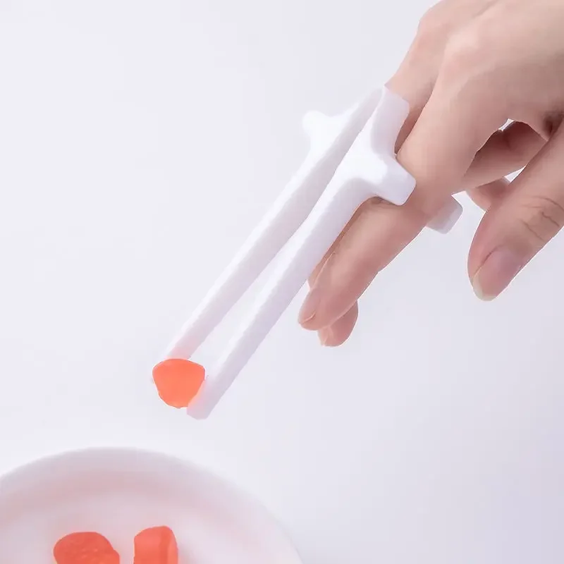 Palillos creativos para dedo, Clip portátil para aperitivos con patatas fritas, pinzas fáciles de operar, herramienta para palillos perezosos para ensalada, comida, no sucia: Blanco