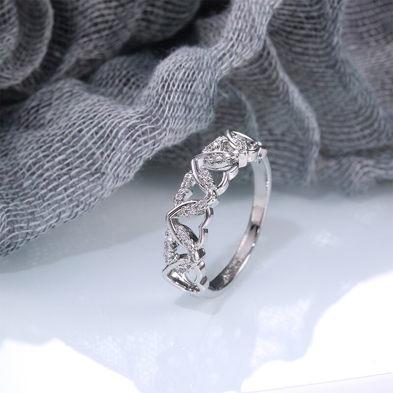 Huitan dobbelt række kors hjerter delikat kvindelig ring cz sten hjerte romantisk bryllup kvinder ringe smykker forlovelsesfest