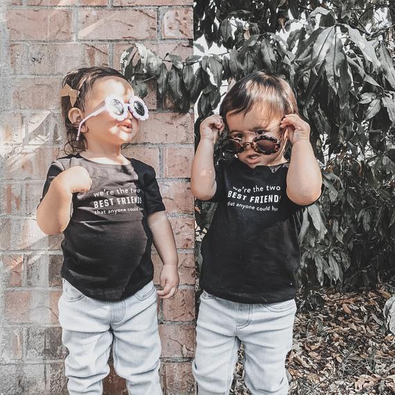 Zwei Beste Freunde Passenden Geschwister Outfit groß Bruder Outfit Große Schwester Outfits Baby Ankündigung Sommer T-Hemden Neue Baby Offenbaren