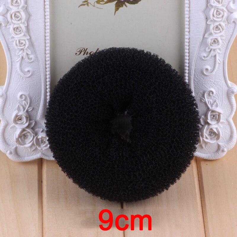 3 størrelser hårstyling doughnut bolle maker ring stil bolle knasende sok pof bump værktøj praktisk hårværktøj til skønhed: M sort 7-8cm