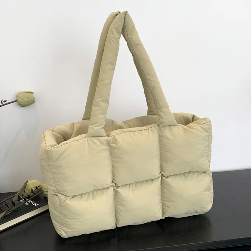 Dames gewatteerde handtas effen kleur gewatteerde enkele schoudertas grote capaciteit zachte cloud draagtas trendy tassen voor woon-werkverkeer: Khaki