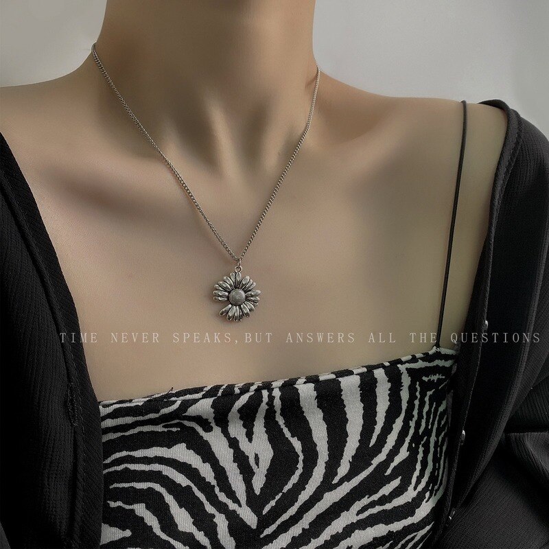 Ketting Vrouwen Chrysant Kettingen Vrouw Ketting Hanger Eenvoudige Sieraden Unisex Zilver Kleur Trendy Zoete Zinklegering Naszyjnik