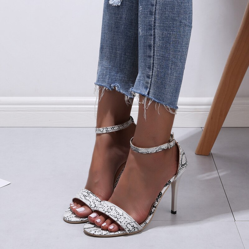 Dam sandaler ormtryck strappy mule klackar sandaler tofflor kvinnor högklackat flip flops fyrkantig tå slides festskor kvinna