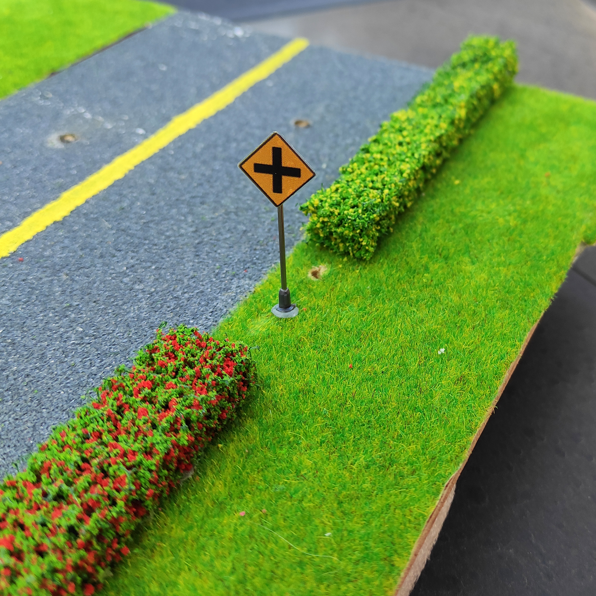 1PC HO Scale Traffic Signs Model Building Sand Table Accessories Micro Landscape Decor 1/87 Railroad Sign Игрушки