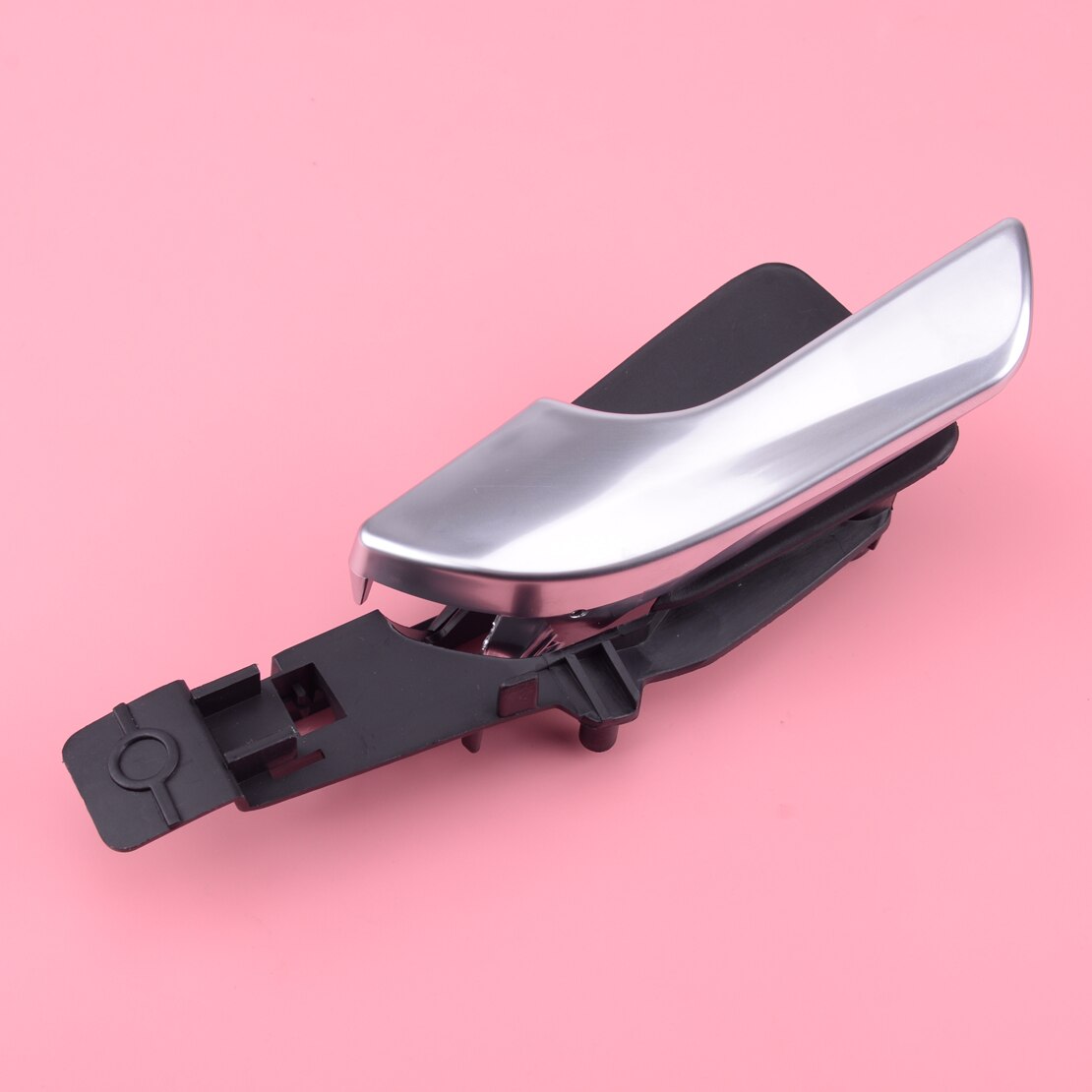 Przednia lewa srebrna klamka wewnętrzna pasuje robić Alfa Romeo Giulietta 156092167