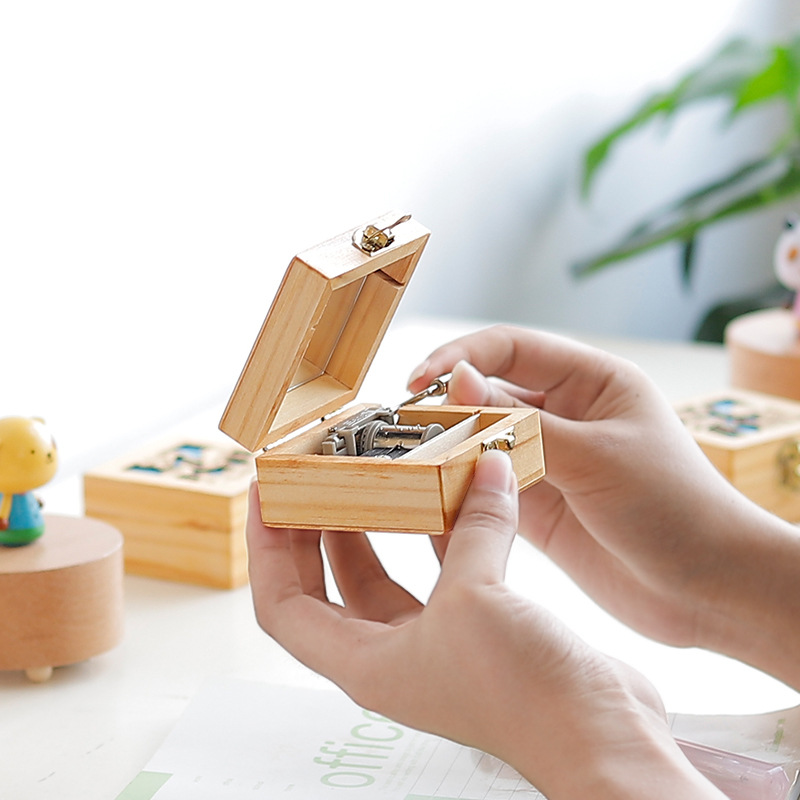 Boîte à musique avec sculpture sur bois et impression couleur, de noël pour femme, fille et fils, ville du ciel et autres musiques