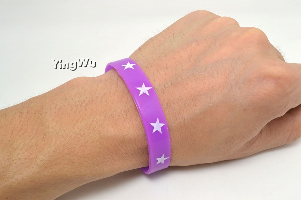 Yingwu Veel 50-200 stuks mix kleuren Letters Print siliconen Armband polsbandje Elastische Rubber Vriendschap Armbanden