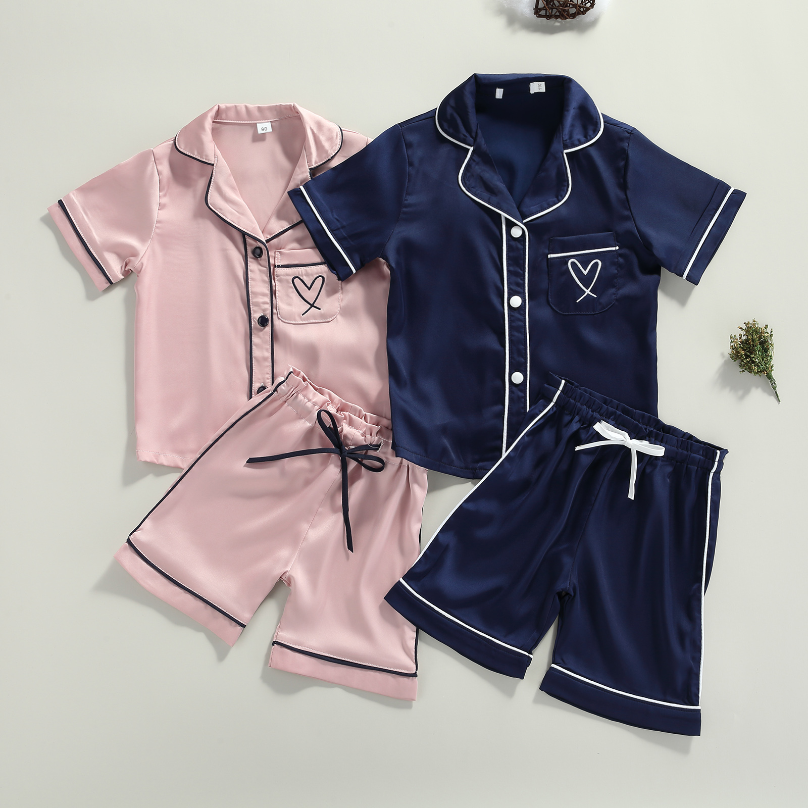 Camicia da bavero manica corta con motivo a cuore Set pigiama estivo 2 pezzi con tasca + pantaloncini con coulisse