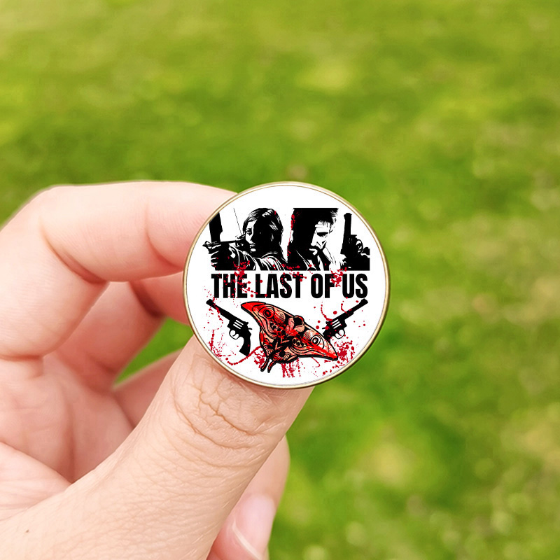 Viimeinen  us 2 rintaneulasta ellie-hahmo siivet raketti avaruusalus rintaneulat miehille naisille fanit cosplay reppu lasiset rintaneulat: Musta vihreä / Platinoitu