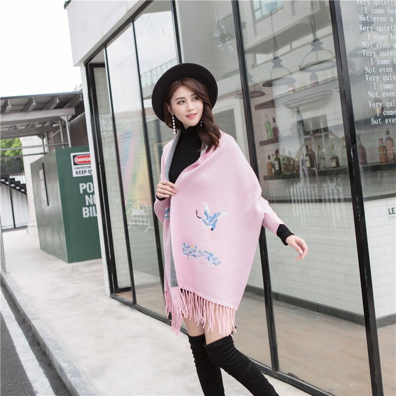 Dames sjaal borduren rode kraanvogel warme kwastjes poncho met mouwen wintersjaal cape voor dames dikke mantel: Roze