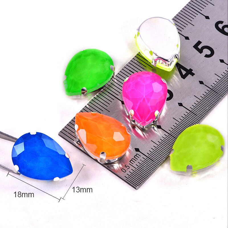 20 stuks 13 x 18mm glazen kleurrijke neon naai-strass steentjes met klauw die 's nachts glinsteren met ultraviolet licht voor kledingstukken  b1318