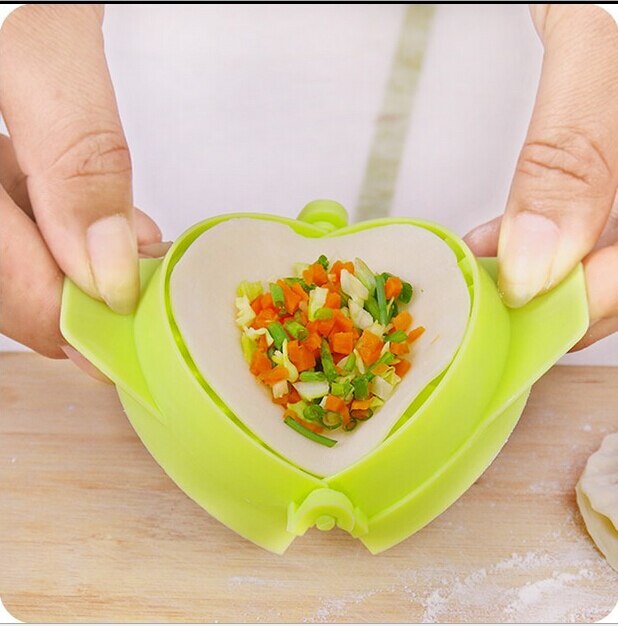 Voedsel Dumplings Modelling Gereedschap Keuken Magic Handleiding Pak Machine Food-Grade Plastic Snuifje Kleur Willekeurige
