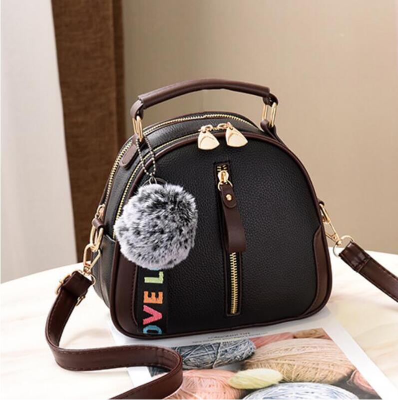 Bandolera de piel sintética con Bola de Pelo para mujer, Bolso pequeño de , a la: Black