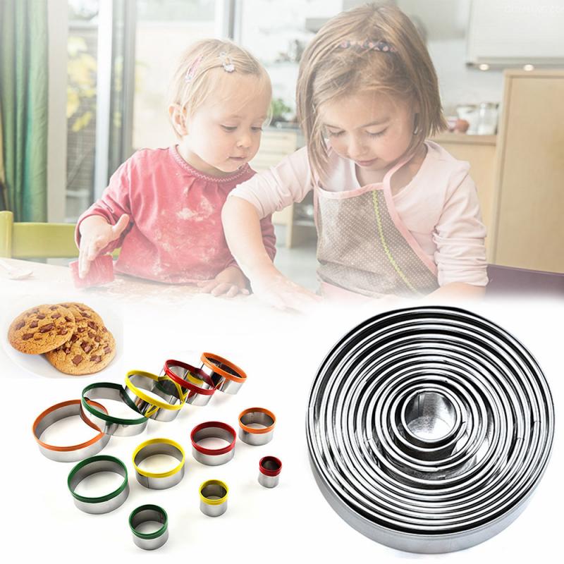 Lot de 12 emporte-pièce rond emporte-pièce cercle Biscuits découpeurs avec rangement étain pour pâte pâtisserie beignet Fondant plastique pâtisserie gâteau