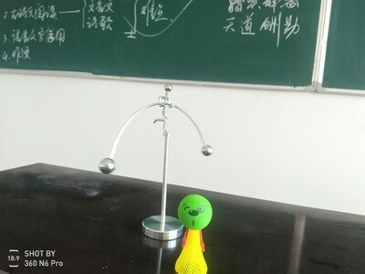 Wyważanie dynamiczne instrument wahadło newtona fizyki kubek wieczny ruch maszyna robić ozdoby na biurko nauka zabawki dla dzieci 1pc