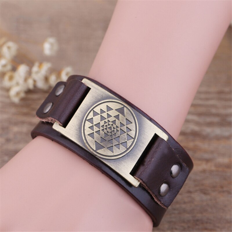 1Pc Viking Vegvisir Kompas Hangers Bangle Nordic Runen Mannen Sieraden Odin Symbool Imitatie Lederen Armbanden