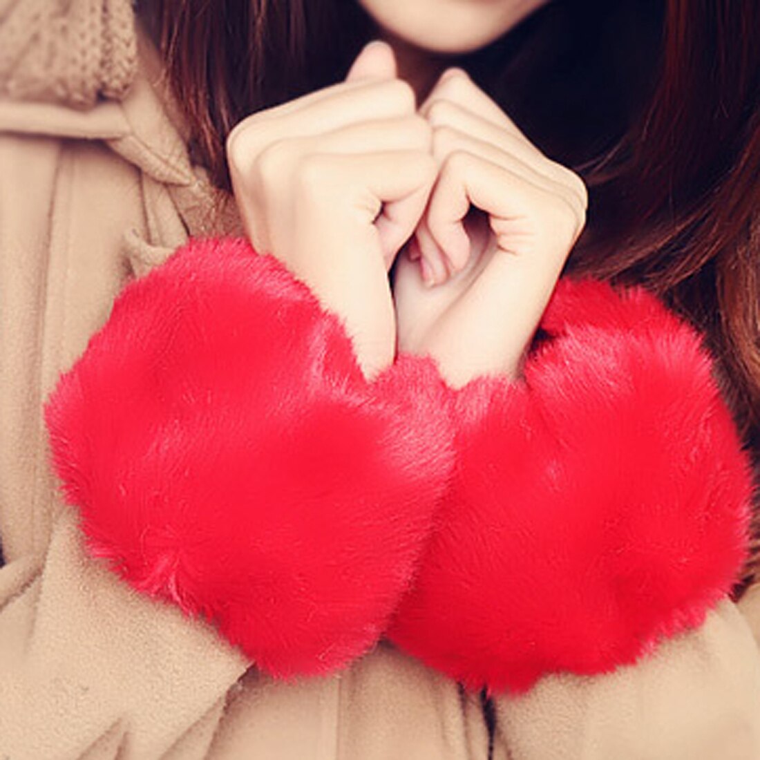 1 par kvinder vinter varm imiteret pels elastisk håndledsslag på manchetter damer ensfarvet armvarmer plys håndledsbeskytter: Rød