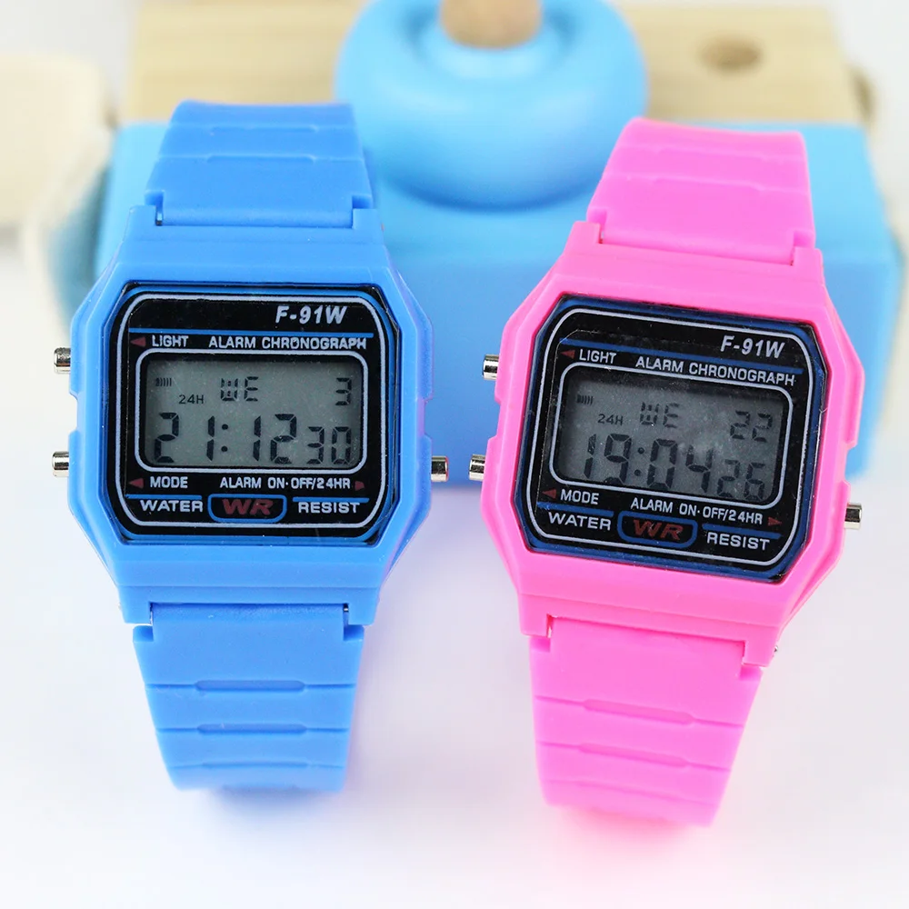 Sport LED Digital Watches Children Simple Small Square Dial Electronic Watch Silicone Band Casual Mens Watch Friend
