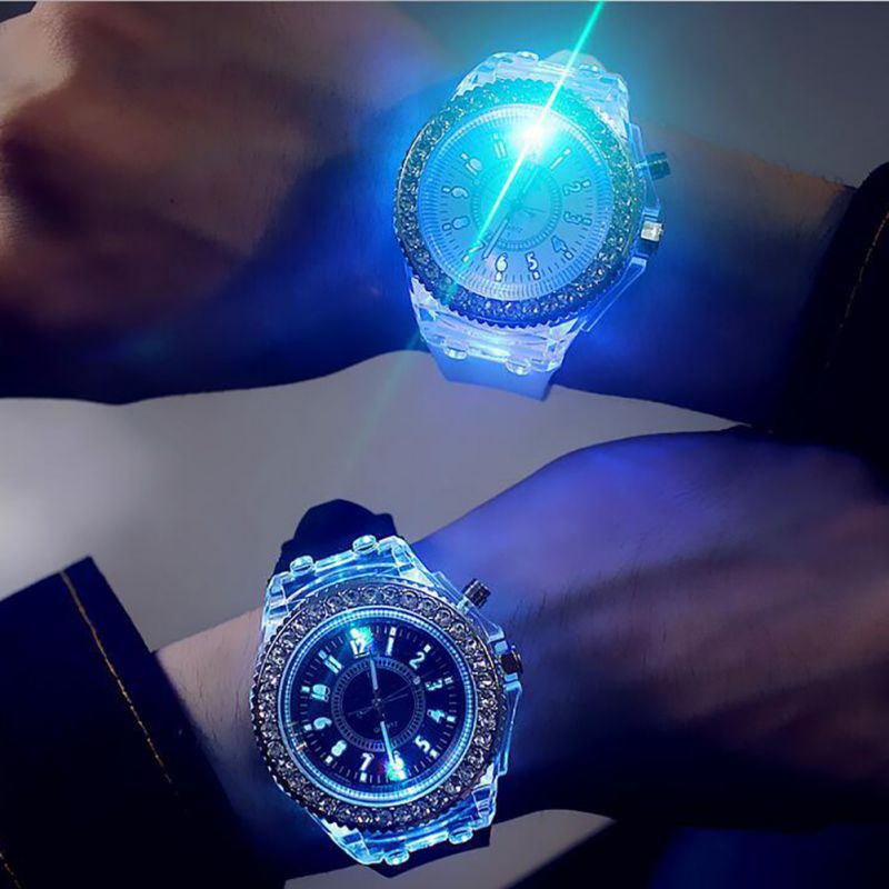 LED étanche rétro-éclairage cristal Quartz montre Flash lumineux cristal Quartz tendance montre-bracelet Sport montres 5 couleurs