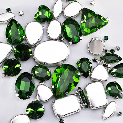 Smaragdgrüne Glas-Strasssteine für Kleidung, lose Flatback-Kleidersteine, dekorative Kristall-Strasssteine zum Aufnähen, 50 Stück/Packung S045: NICKEL