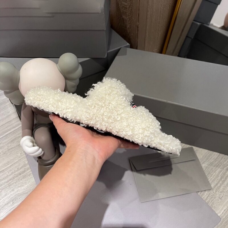 Women Luxury Fluffy Teddy Plush Letter Slipper Winter Warm Outdoor Slides Platform Casual Flat Slides Warm Fur Home Shoes: white / 37