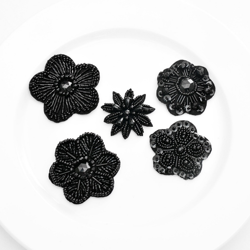 Cuentas hechas a mano, cuentas simples negras, tubo, flores, hojas, estrella, pegatina de tela pequeña, ropa, pantalones, decoración, parche con agujero