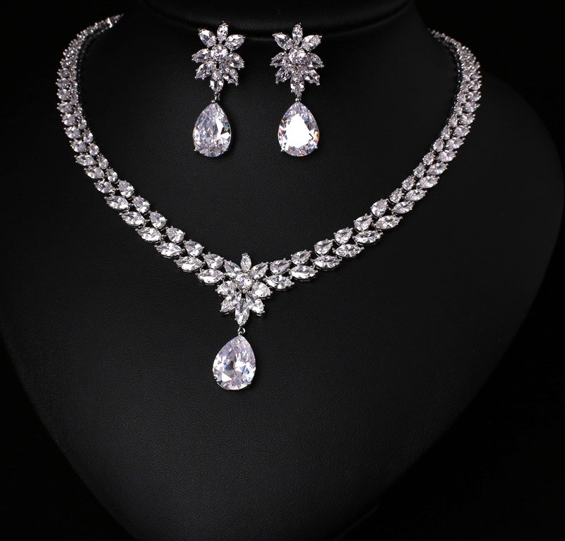 Kleur BESTE BRILLIANT CRYSTAL ZIRKOON OORBELLEN EN KETTING SIERADEN SET TROUWJURK ACCESSARIES: Clear white