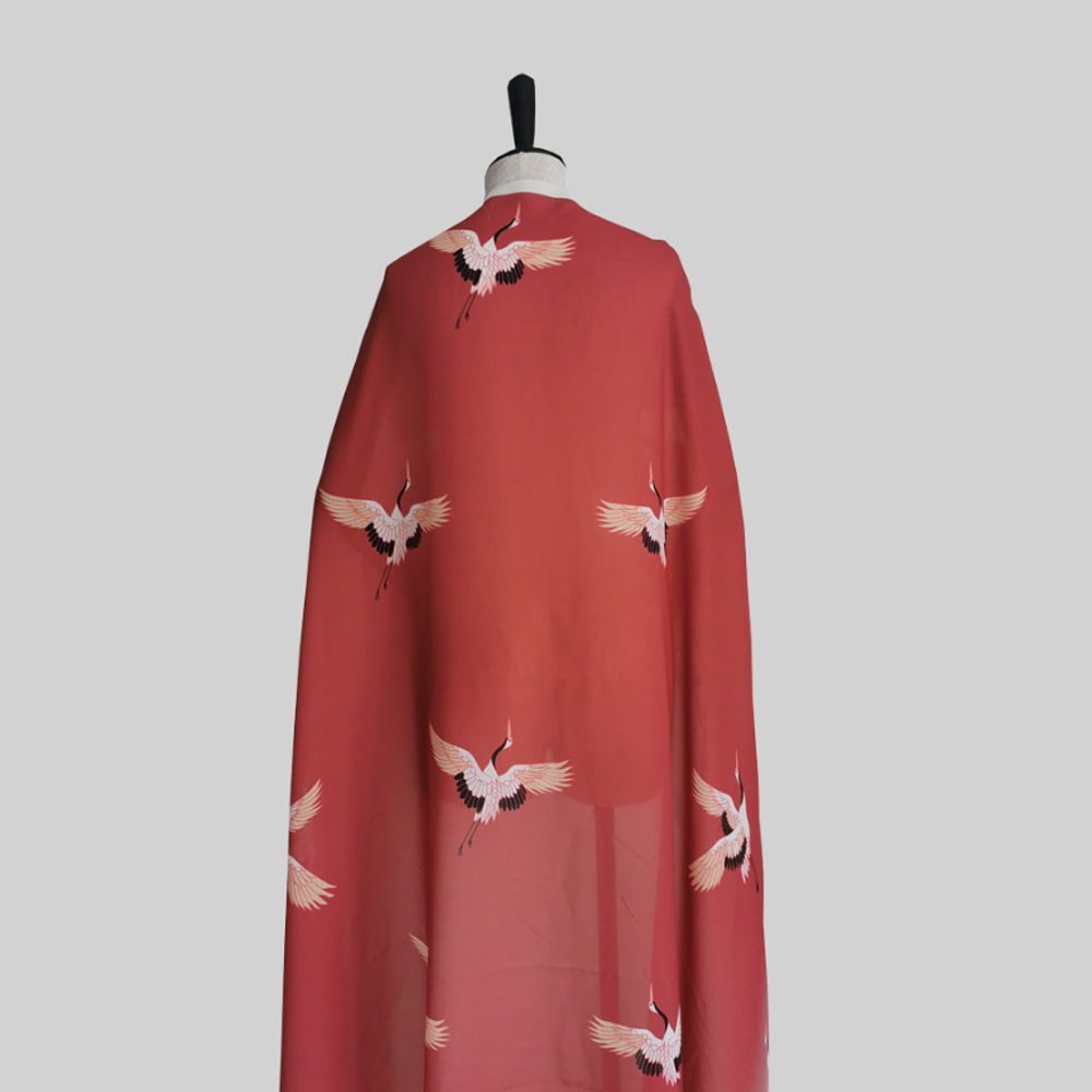 Ombre chiffon stof med gradient japansk rød-krone kran mønster til kimono yukata badekåbe kjole gardin tøj håndværk