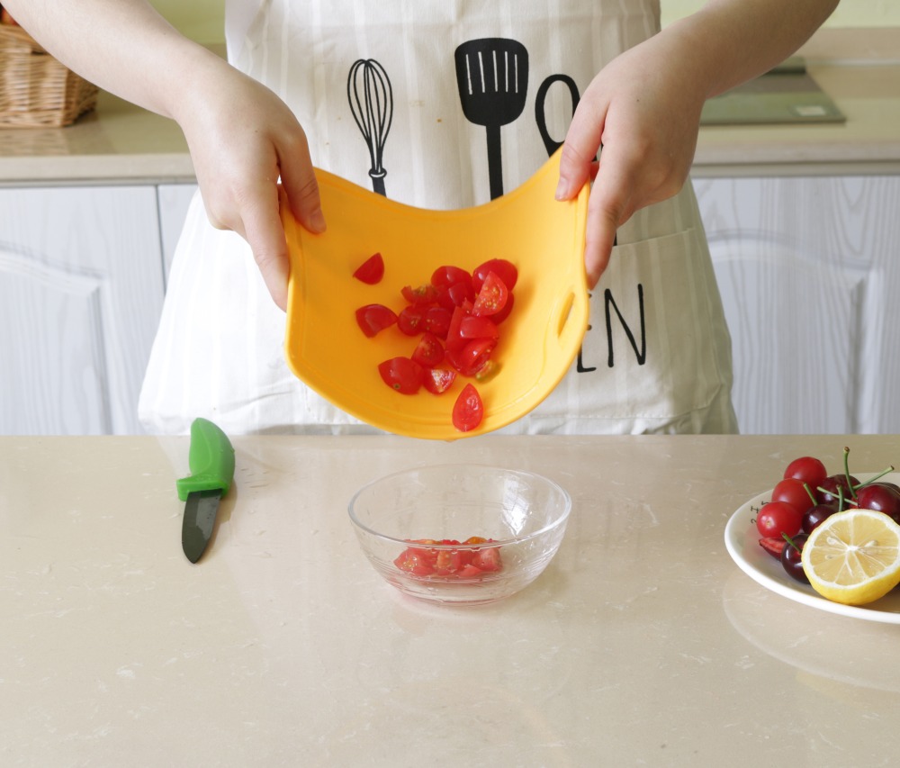 Liflicon Silicone Chopping Board 9.1x 7.1"Non-slip Cutting Board Flexible Tableware Mats for Fruit Vegetable Kitchen Table Tools