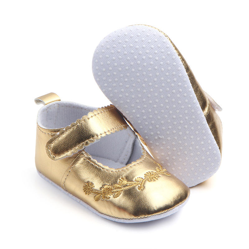 Stor bebe pu läder blomma broderade skor mjuk sulor baby first walkers spädbarn flicka prewalkers skor spjälsäng skor guld