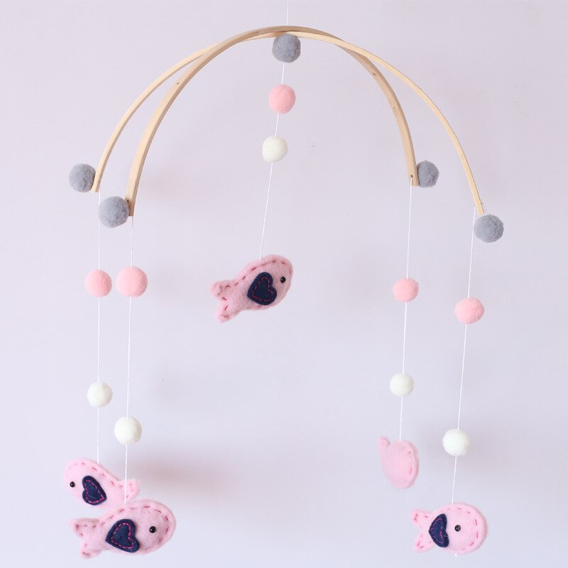 Baby seng krybbe søde træskramler naturligt træ perle filt dyr legetøj børn børn værelse dekoration: Lyserød fisk