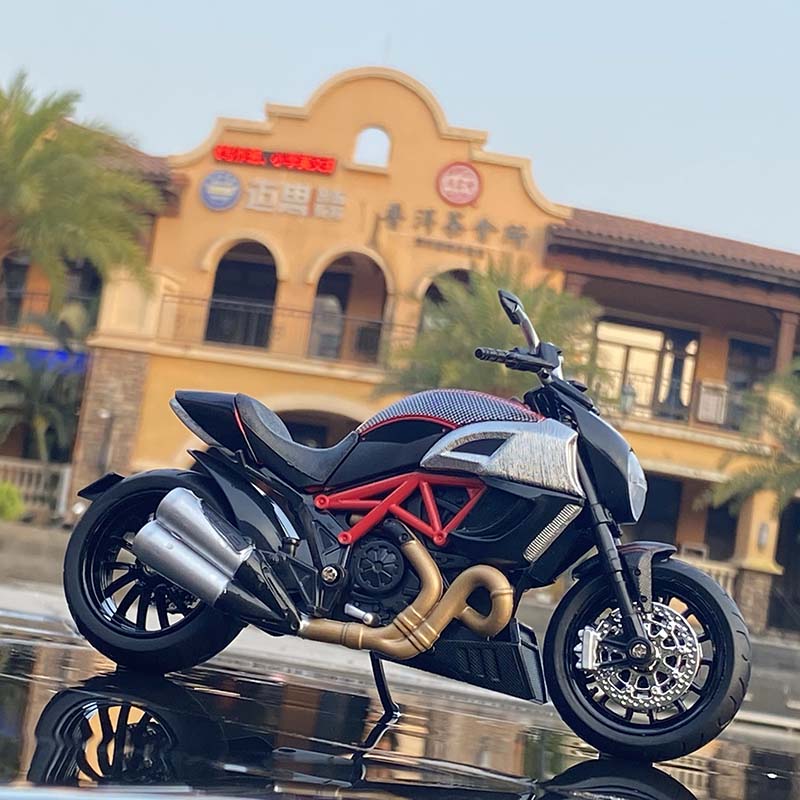 1/12 Ducati Panigale V4S Racing Cross-country Motorcycle Model Simulation Alloy Toy Street Motorcycle Model Collection Kids: Red with box Diav