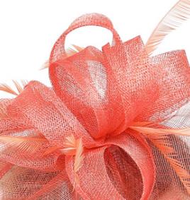 Sinamay bröllopshuvudbonader för kvinnor dam fascinator hatt hårklämma underbara dam fest middag huvudbonad fjädrar hatt: Korall