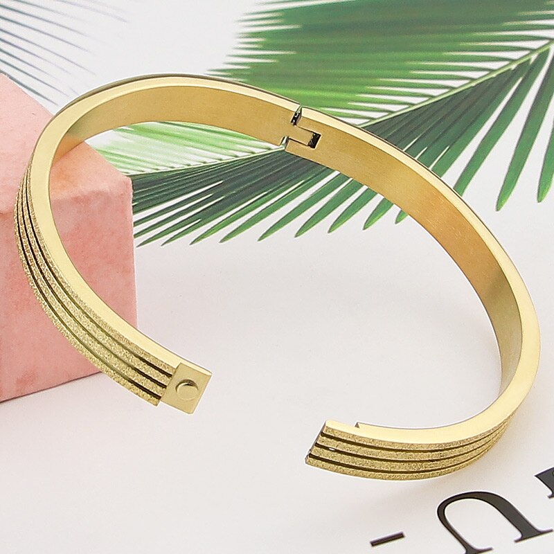 Pulsera esmerilada de acero inoxidable para mujer, brazalete con patrón de línea, de , , B-482