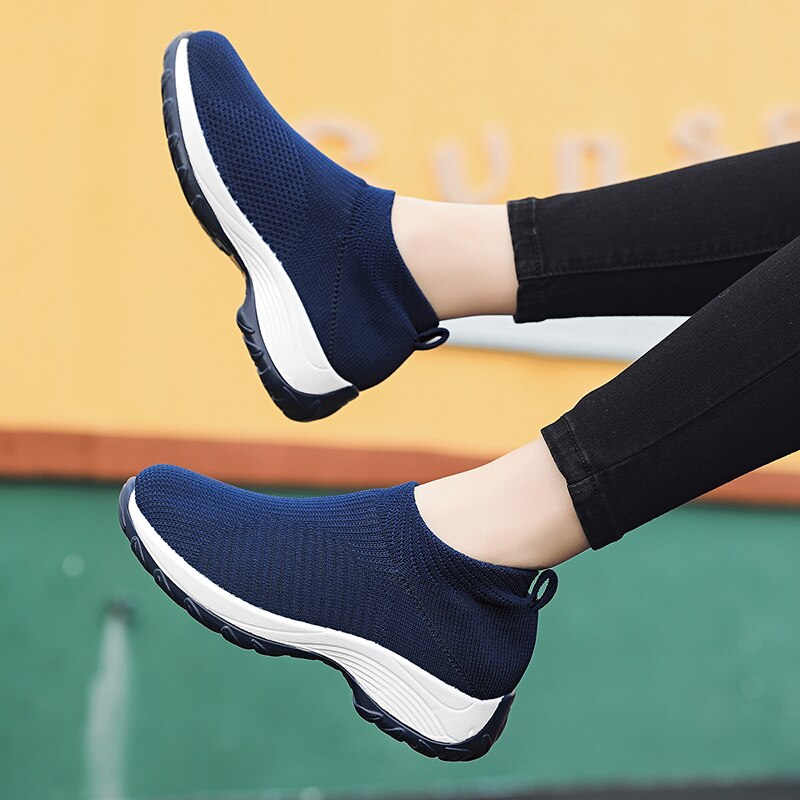 Women Casual Shoes Light Sneakers Breathable Mesh Summer knitted Vulcanized Shoes woman flats Shoes Flying net shoes
