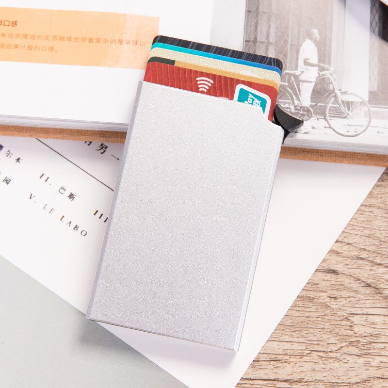 Aluminium kortholder metal mænd kreditkortholder rfid blokerende mini slim pung automatisk pop up kort cover beskytter: Sølvfarvet