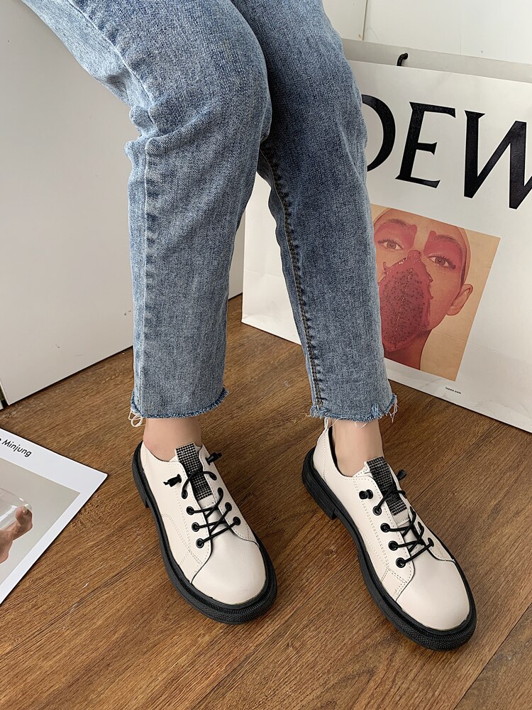 Små läderskor dam höst brittisk stil student casual snörning vilda retro singelskor damskor