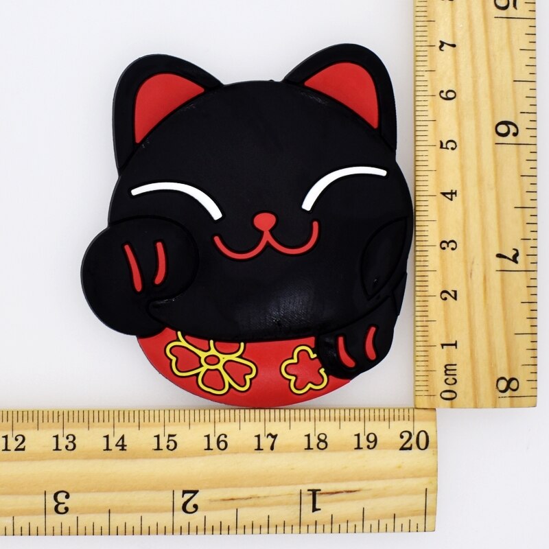 Lucky Cat Symbolen Plaksteen Zachte PVC Charms Fit Sleutelhanger/Koelkast Magneet/Schoenen/Telefoon Geval DIY Craft Ornament japan Gunsten