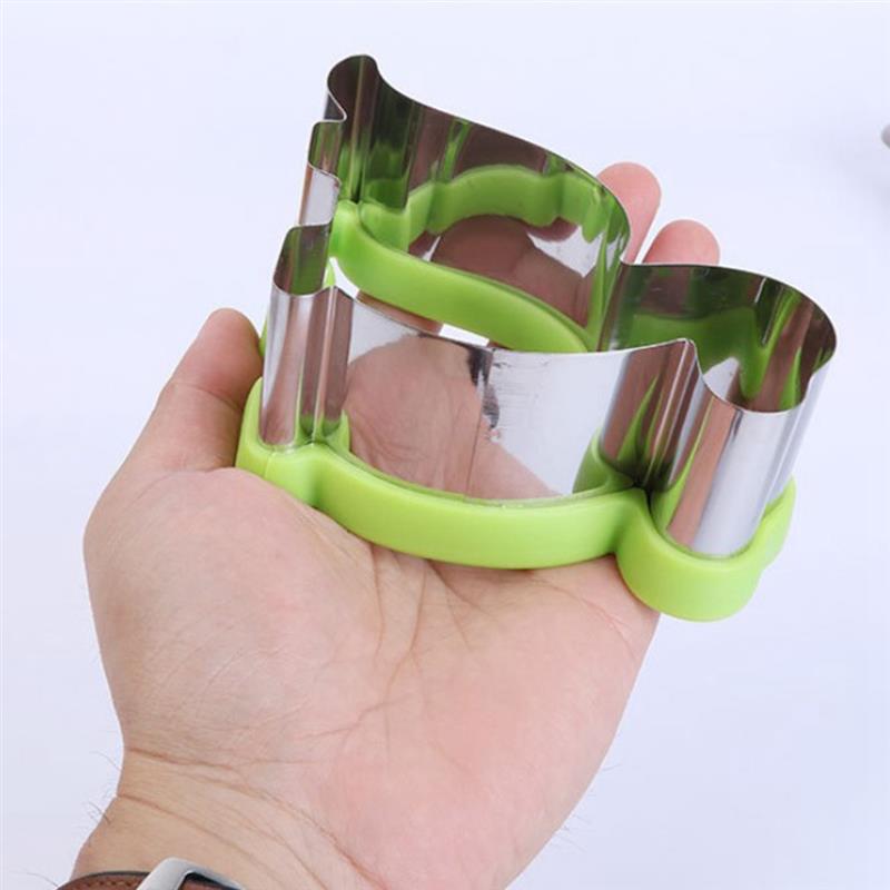 1PCS Random color Stainless Steel Sandwich Cutter Moulds Safe Cartoon Cookie Cutter Fruit Cutter Shape DIY Baking Kitchen Tools
