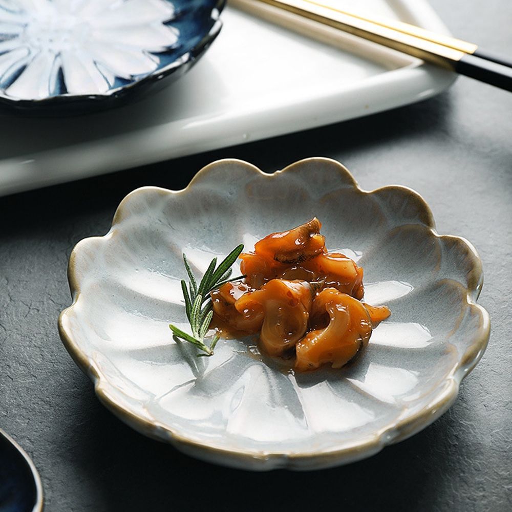 Plato pequeño de cerámica con forma de flor, plato de salsa de estilo europeo original para vinagre, sabor a soja, utensilios de cocina