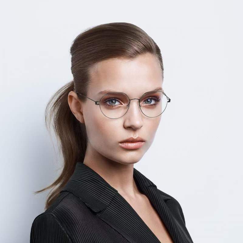 Dänemark Ultraleicht Schraubenlose Titan Brille Rahmen Männer Optische Brillen Frauen Myopie Runde Brillen Evan